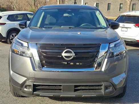 Used 2025 Nissan Pathfinder S image 2