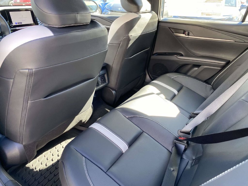 New 2026 Toyota Camry Hybrid FWD image 13