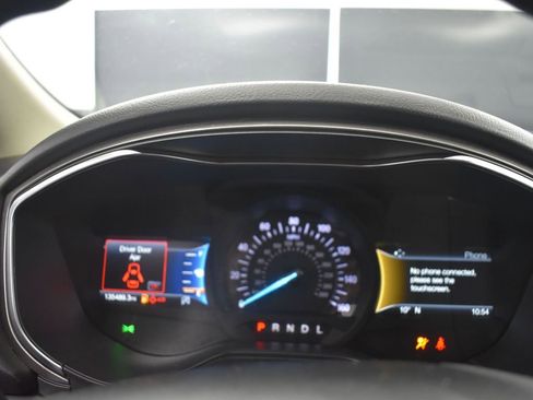 Used 2020 Ford Fusion SE image 17