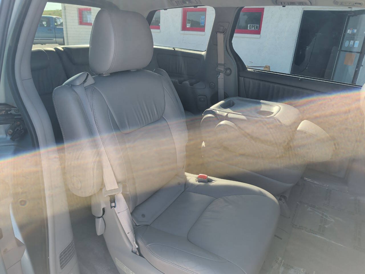 Used 2009 Toyota Sienna XLE FWD image 14