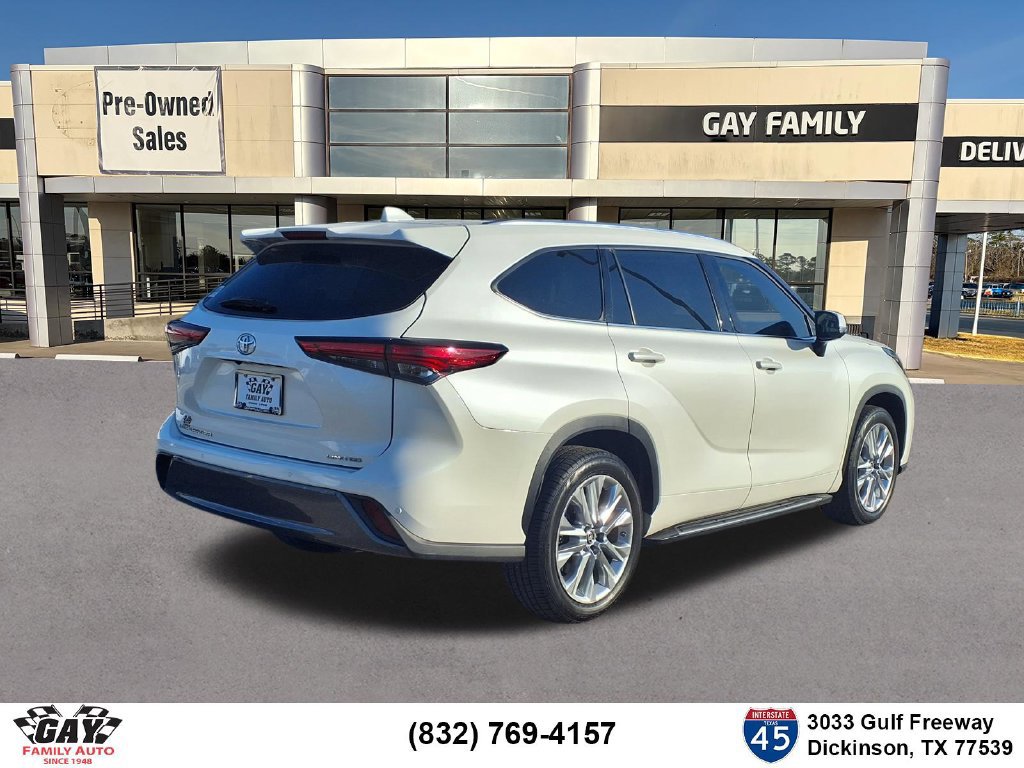 Used 2021 Toyota Highlander Limited FWD image 2