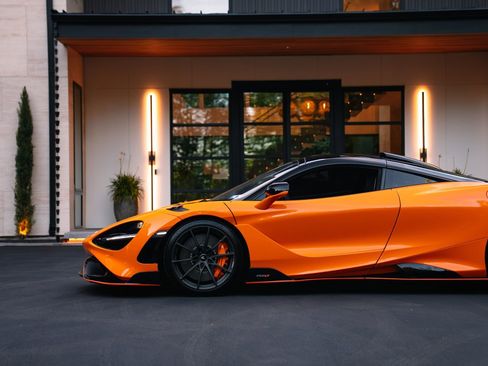 Used 2021 McLaren 765LT RWD image 5