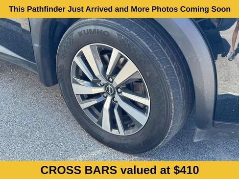 Used 2024 Nissan Pathfinder SL FWD image 3
