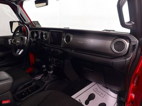 Used 2021 Jeep Wrangler Unlimited Sahara w/ Uconnect 4C Nav & Sound Group AWD/4WD image 31