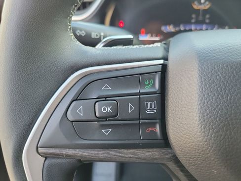 Used 2023 Jeep Grand Cherokee Limited w/ Luxury Tech Group II AWD/4WD image 5