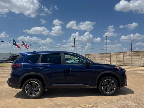 Used 2025 Nissan Rogue SV AWD/4WD image 25