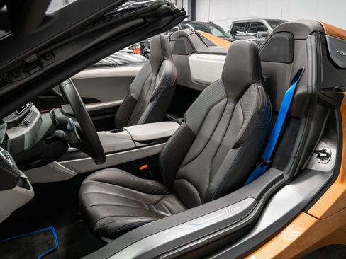 Used 2019 BMW i8 Roadster AWD/4WD image 21