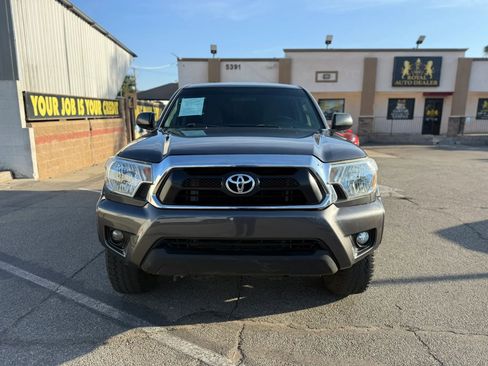 Used 2015 Toyota Tacoma PreRunner w/ SR5 Package image 2