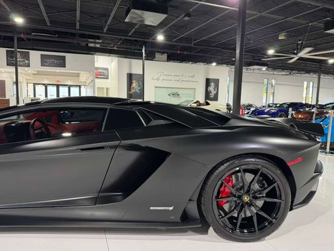 Used 2018 Lamborghini Aventador S image 60