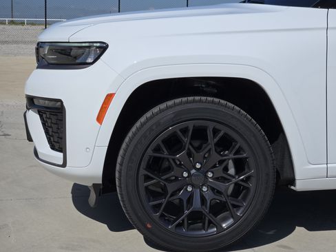 New 2026 Jeep Grand Cherokee L Summit w/ Obsidian Package AWD/4WD image 6