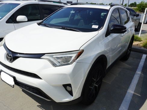 Used 2018 Toyota RAV4 SE w/ Power Extra Value Package FWD image 4