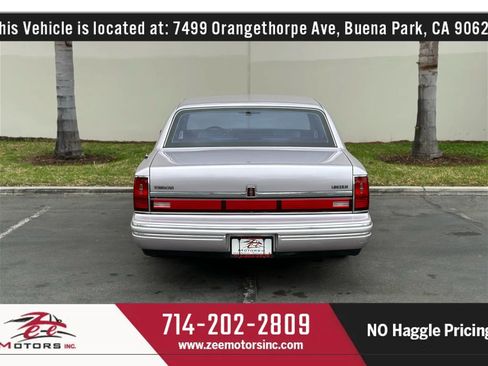 Used 1992 Lincoln Town Car Signature image 8