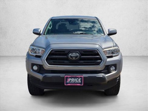Used 2018 Toyota Tacoma SR5 AWD/4WD image 2