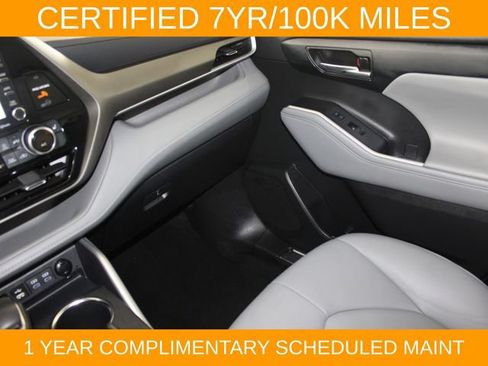 Used 2022 Toyota Highlander XLE FWD image 14