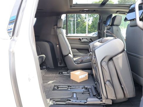 New 2026 Chevrolet Suburban High Country AWD/4WD image 44
