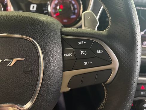 Used 2016 Dodge Challenger SRT Hellcat RWD image 13