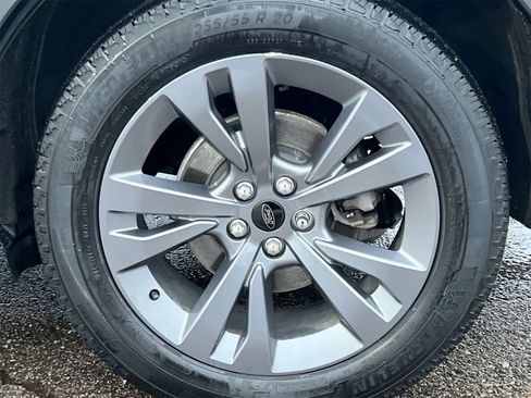 Used 2023 Ford Explorer XLT w/ Equipment Group 202A image 14