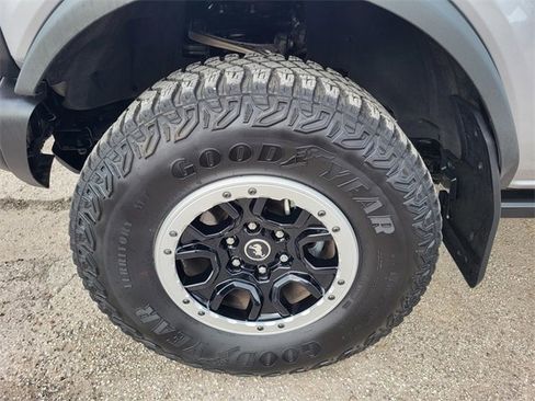Used 2023 Ford Bronco Badlands image 25
