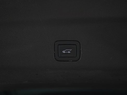 Used 2023 GMC Yukon XL Denali w/ Advanced Technology Package image 21