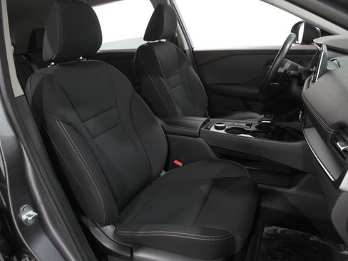 Used 2023 Nissan Rogue S image 16