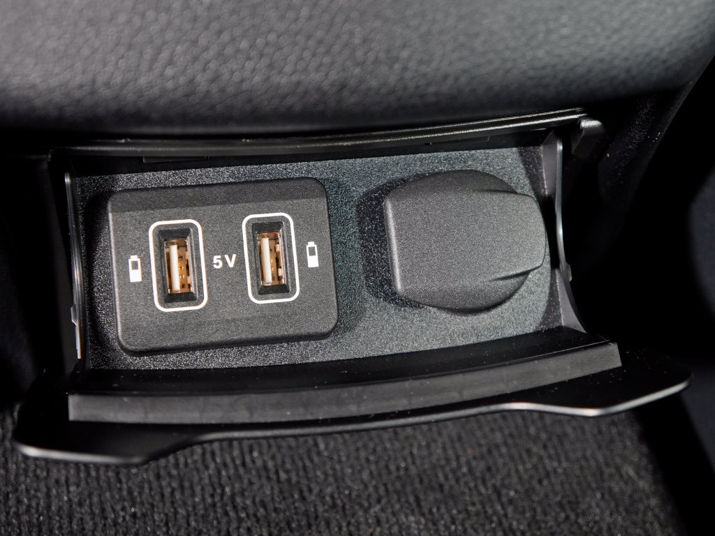 Certified 2020 Mercedes-Benz C 300 4MATIC Sedan image 35