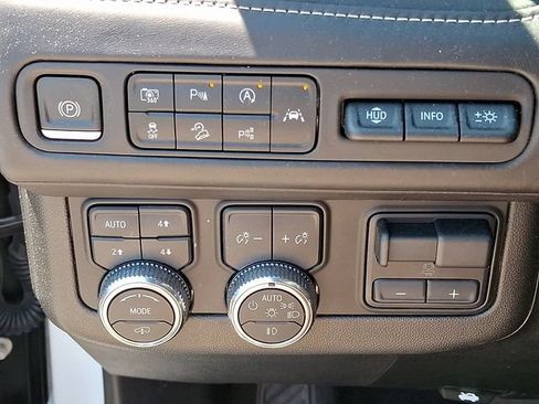 Used 2024 GMC Yukon Denali Ultimate AWD/4WD image 24
