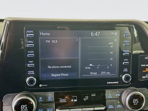 Used 2021 Toyota Highlander L image 19