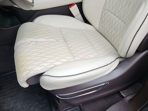 Used 2020 Lincoln Aviator Black Label Grand Touring w/ Class IV Trailer Tow Package image 7