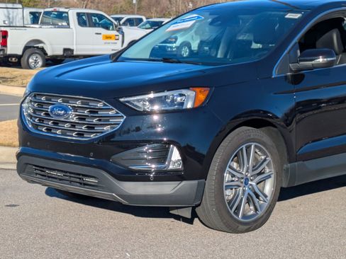 Certified 2022 Ford Edge Titanium w/ Class II Trailer Tow Package image 10