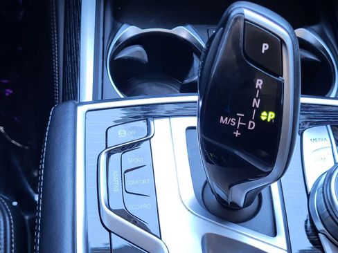 Used 2022 BMW 740i RWD image 23