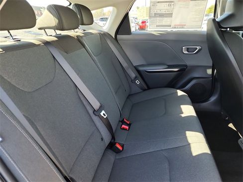 New 2025 Kia K4 LXS image 17