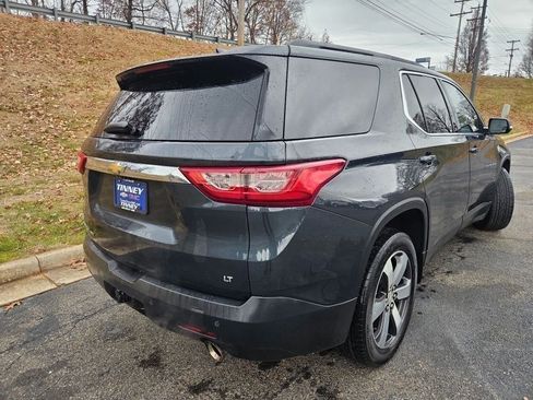 Used 2020 Chevrolet Traverse LT w/ LT Premium Package image 7