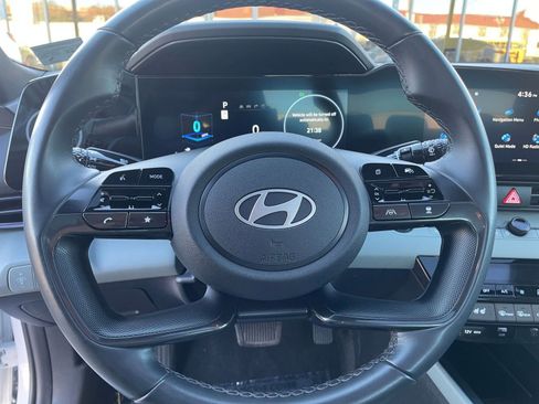 Used 2025 Hyundai Elantra Limited image 28