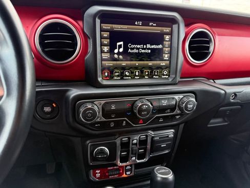 Used 2022 Jeep Gladiator Rubicon w/ LED Lighting Group image 17