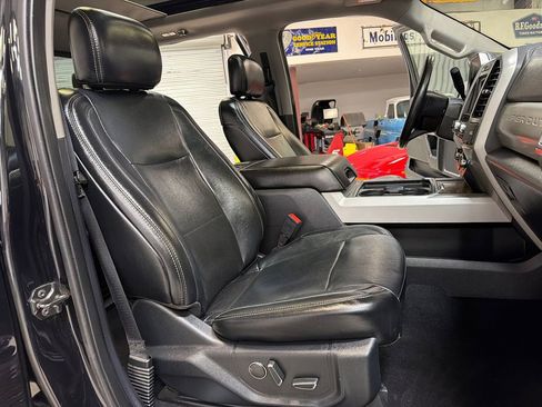 Used 2019 Ford F250 Lariat w/ Lariat Ultimate Package AWD/4WD image 38