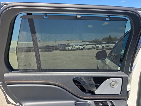 Used 2025 Lincoln Aviator Black Label image 12