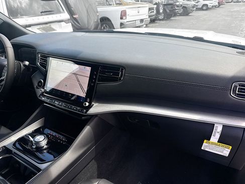 New 2026 Jeep Grand Wagoneer L Limited AWD/4WD image 32