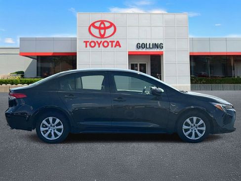 Used 2025 Toyota Corolla LE FWD image 6