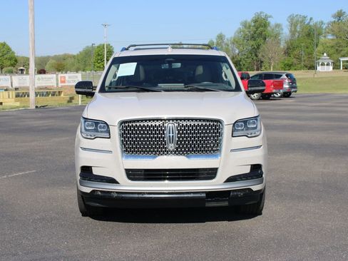 Used 2023 Lincoln Navigator Reserve image 3