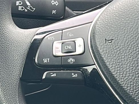 Used 2021 Volkswagen Tiguan S image 12