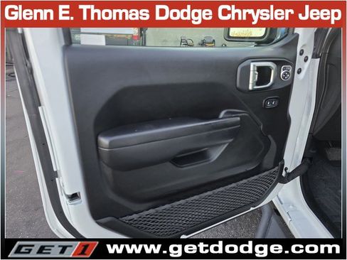 Certified 2023 Jeep Gladiator Willys image 23