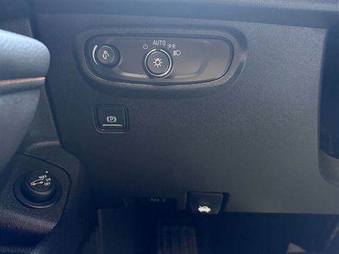 Used 2020 GMC Terrain SLE w/ Driver Convenience Package FWD image 17