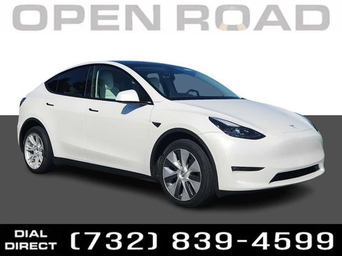 Used 2024 Tesla Model Y Long Range AWD/4WD image 1
