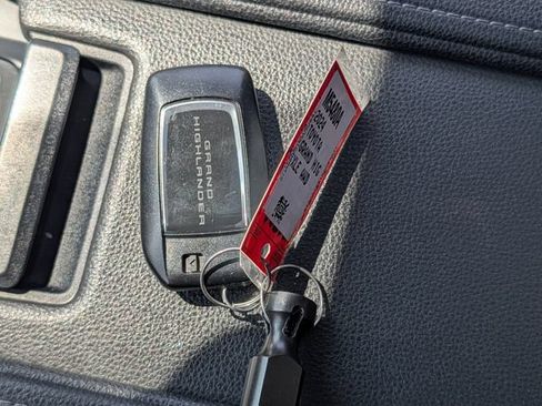 Used 2024 Toyota Grand Highlander AWD image 37