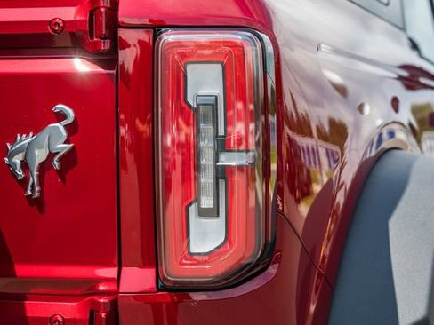 New 2026 Ford Bronco Badlands w/ Sasquatch Package AWD/4WD image 8
