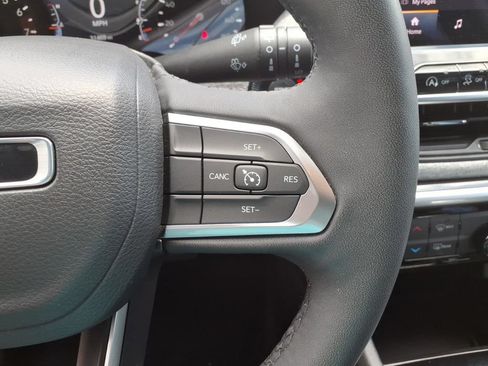 Used 2023 Jeep Compass Latitude AWD/4WD image 19