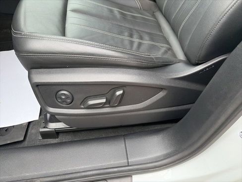 Used 2022 Audi Q5 2.0T Premium w/ Convenience Package image 9