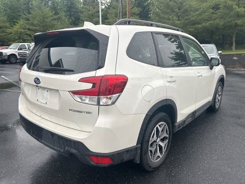 Used 2023 Subaru Forester Premium AWD/4WD image 3