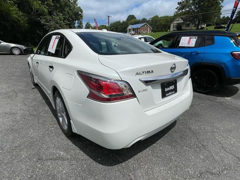 Used 2015 Nissan Altima 2.5 SL w/ Technology Package FWD image 6