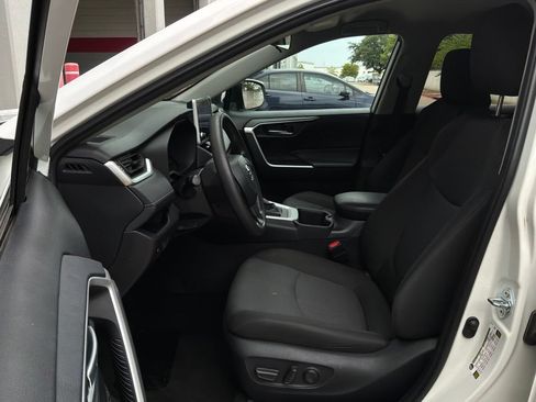 Used 2025 Toyota RAV4 XLE FWD image 10